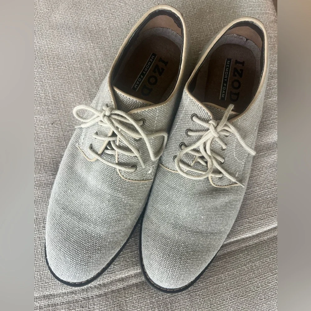 Izod Men's memory foam light Gray/ Beige Oxfords size 8.5 canvas