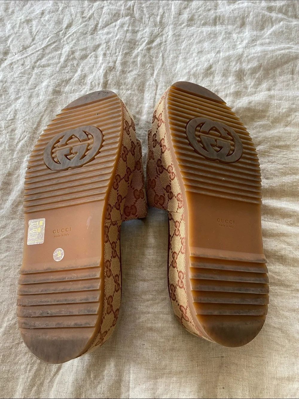 Authentic Gucci Angelina GG Supreme Slide Sandals in beige & burgundy