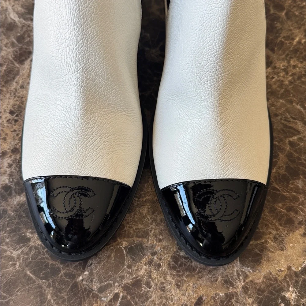 Chanel 24b short boots Chelsea white black patent cap toe logo booties sz 40.5