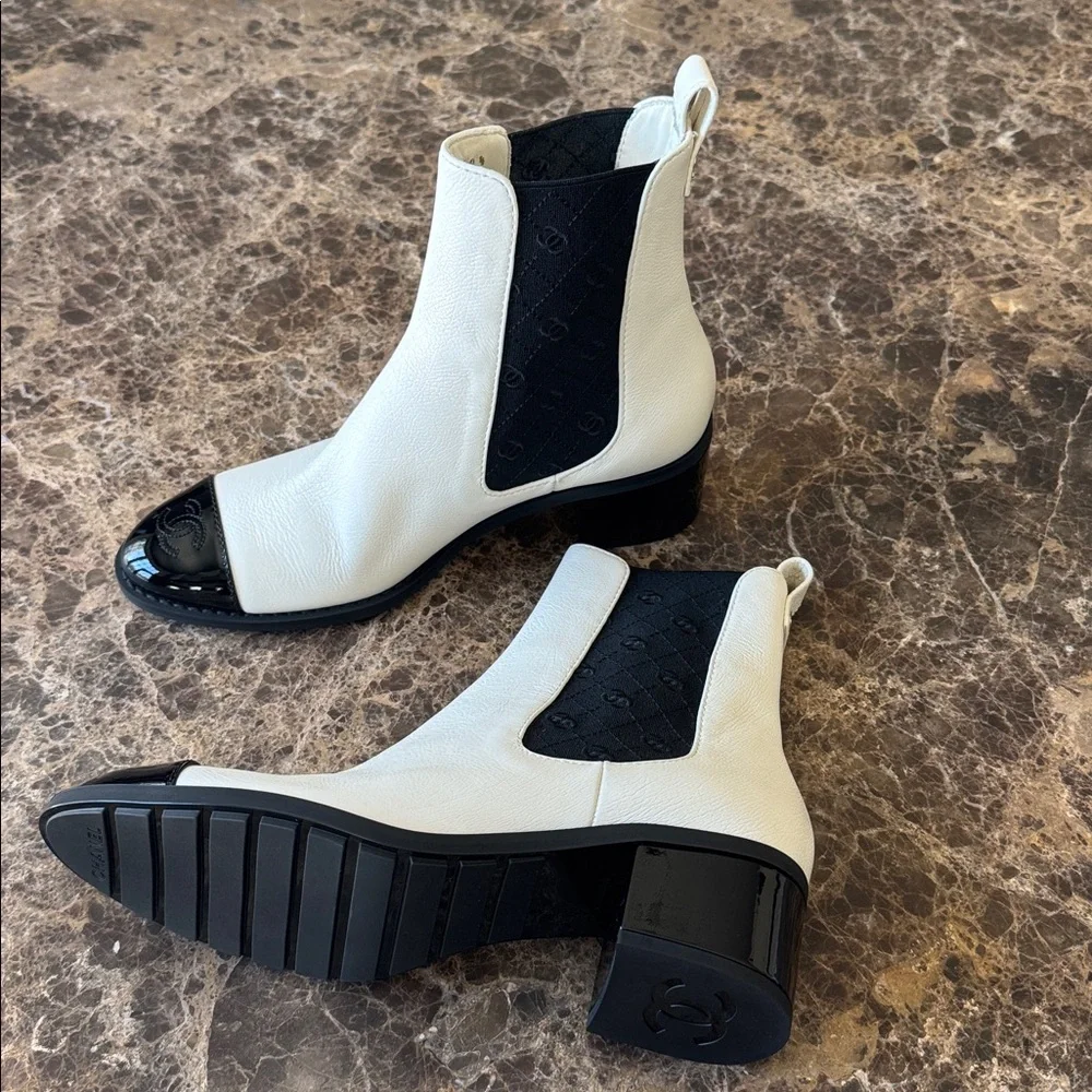 Chanel 24b short boots Chelsea white black patent cap toe logo booties sz 40.5