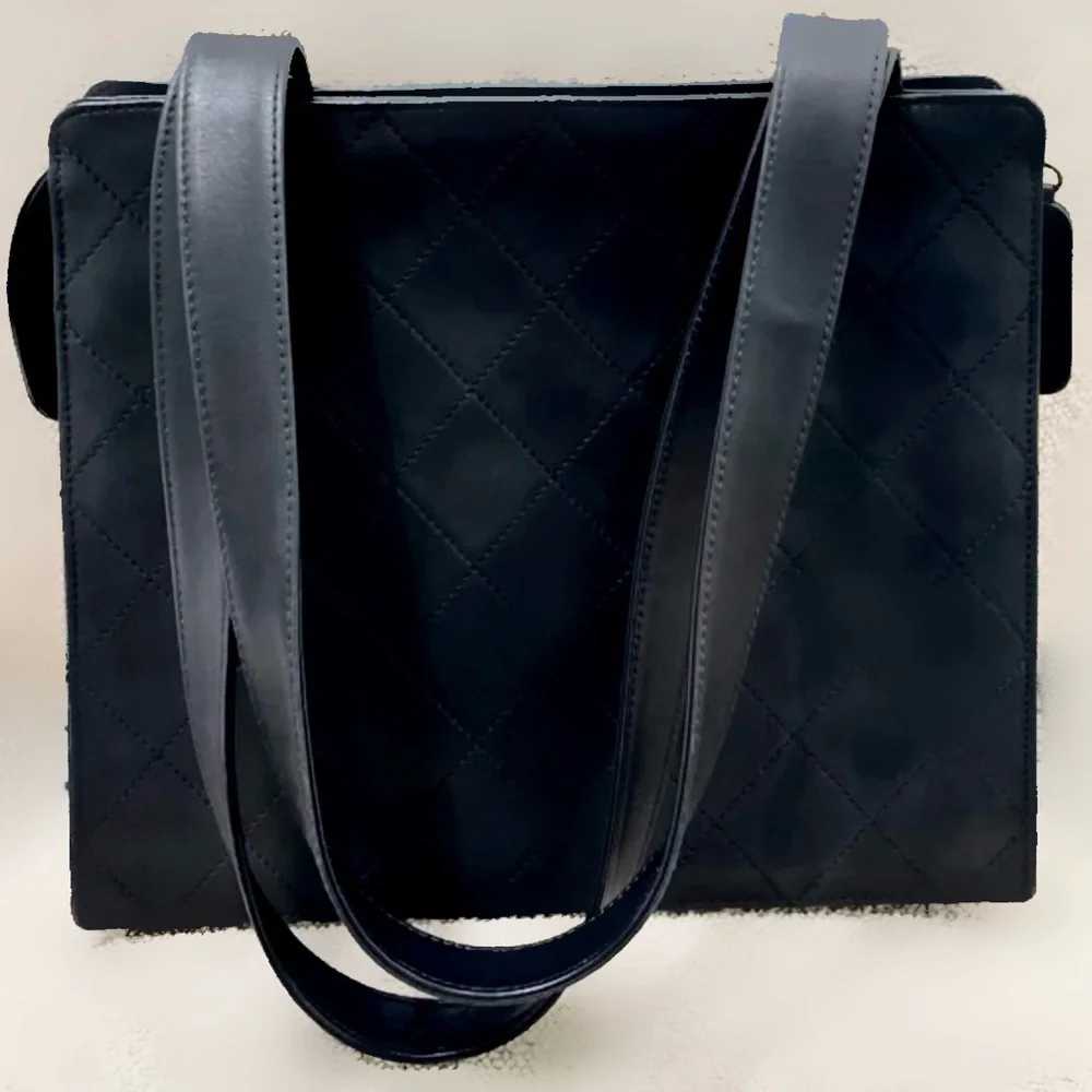 Authentic CHANEL VINTAGE Matrasse Shoulder Bag