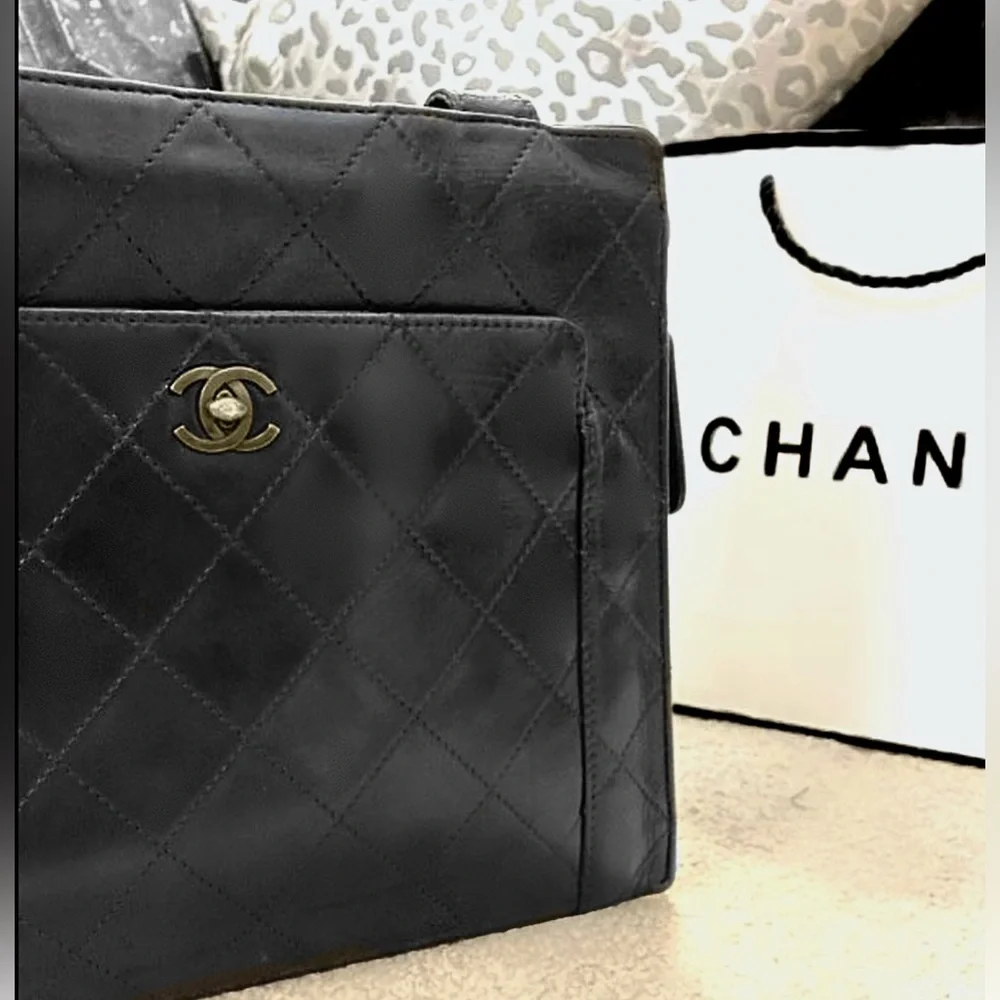 Authentic CHANEL VINTAGE Matrasse Shoulder Bag