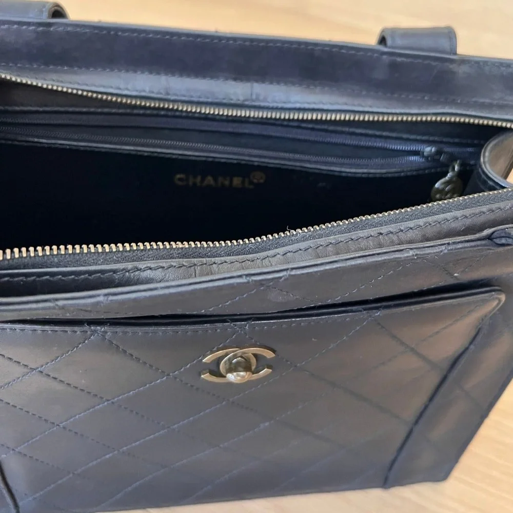 Authentic CHANEL VINTAGE Matrasse Shoulder Bag