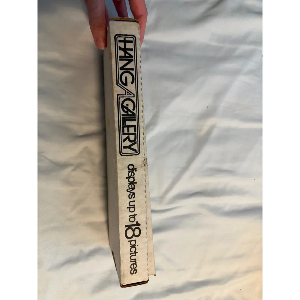 Hang-A-Gallery inserts keeper