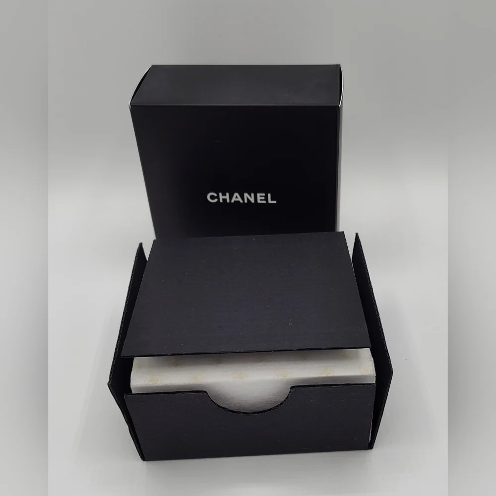 CHANEL commonly sculptural no