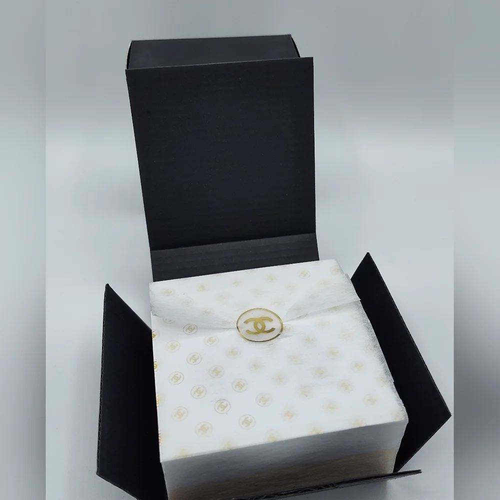 CHANEL intact no •base