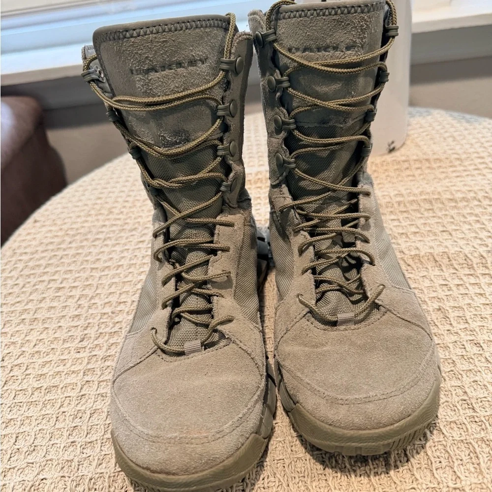 Oakley good tread