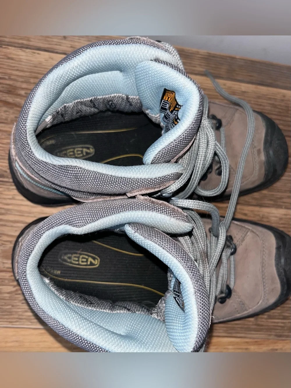 KEEN Durand II Mid waterproof Hiking Boots tan leather with Teal Accents size 6