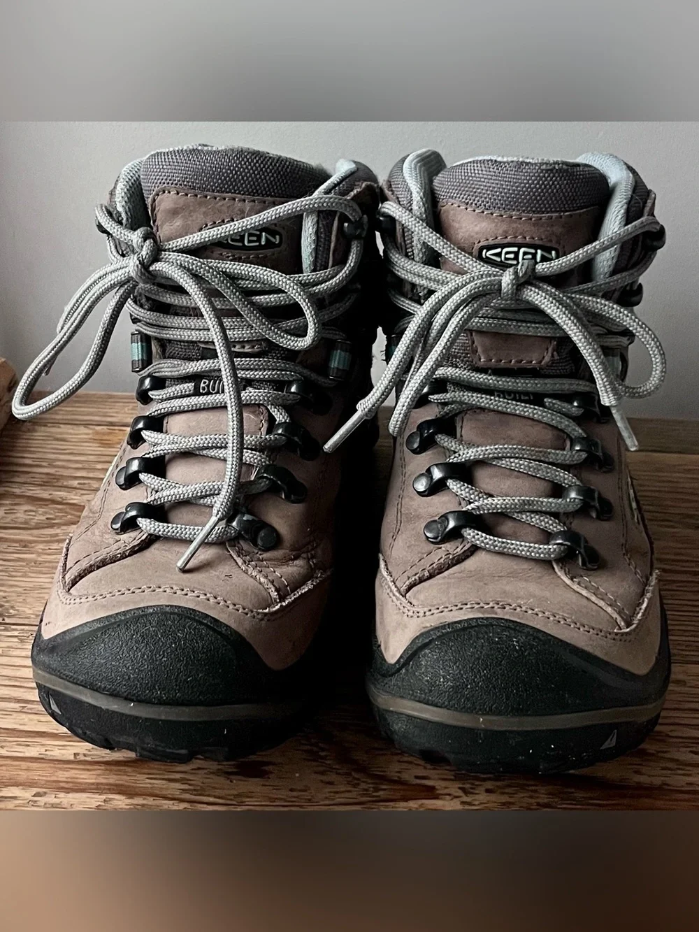 KEEN Durand II Mid waterproof Hiking Boots tan leather with Teal Accents size 6