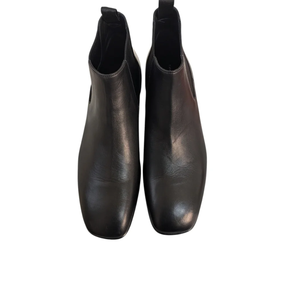 Stuart Weitzman step out