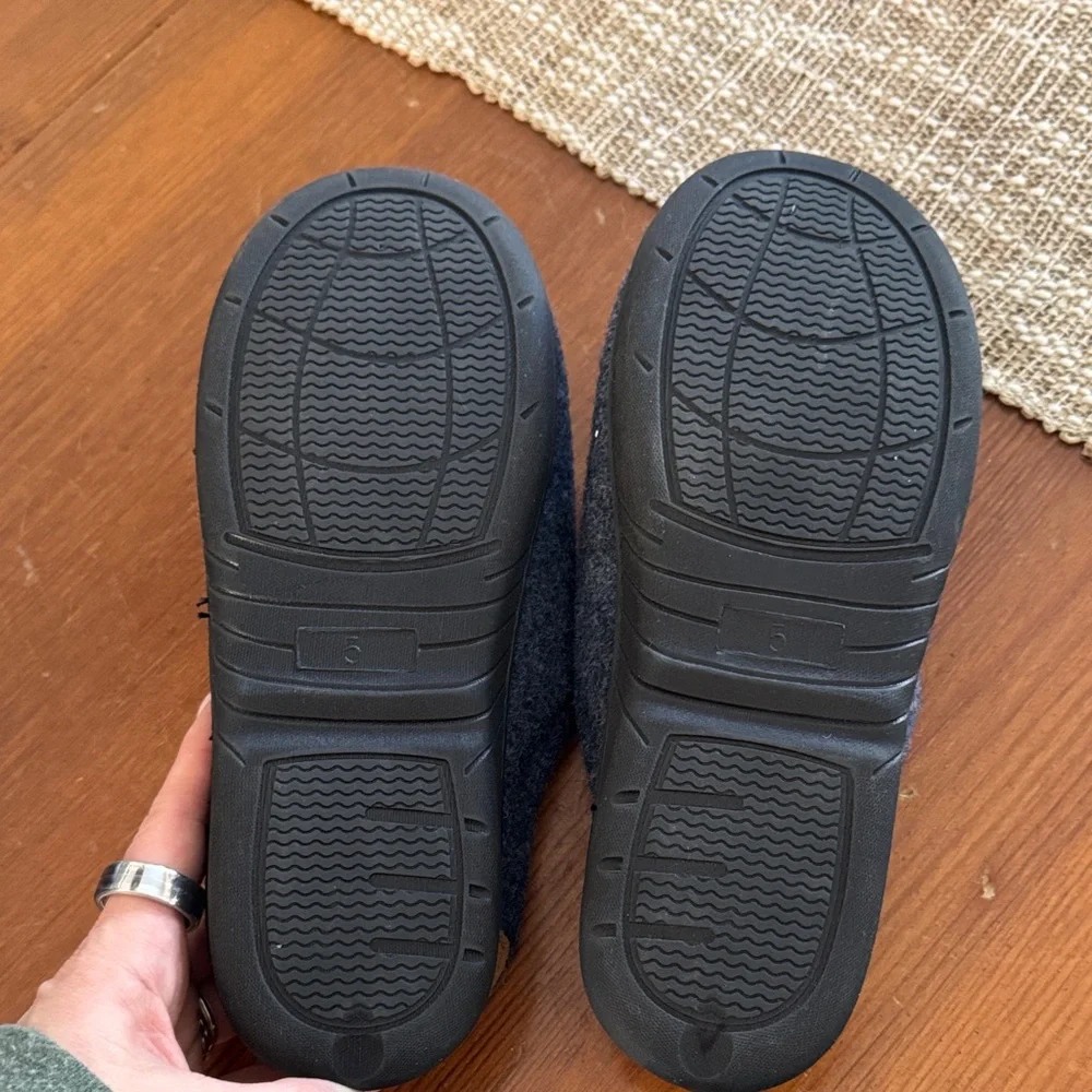 Lucky Brand navy slippers