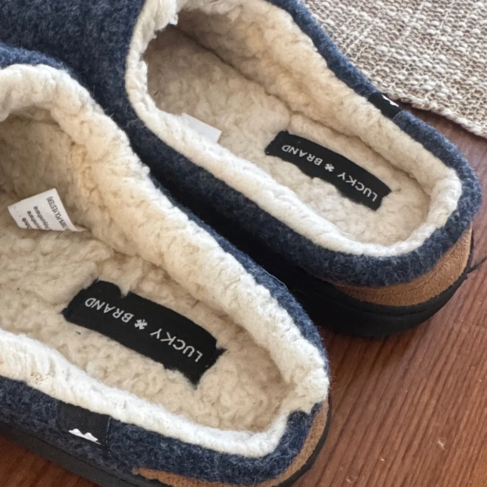Lucky Brand navy slippers