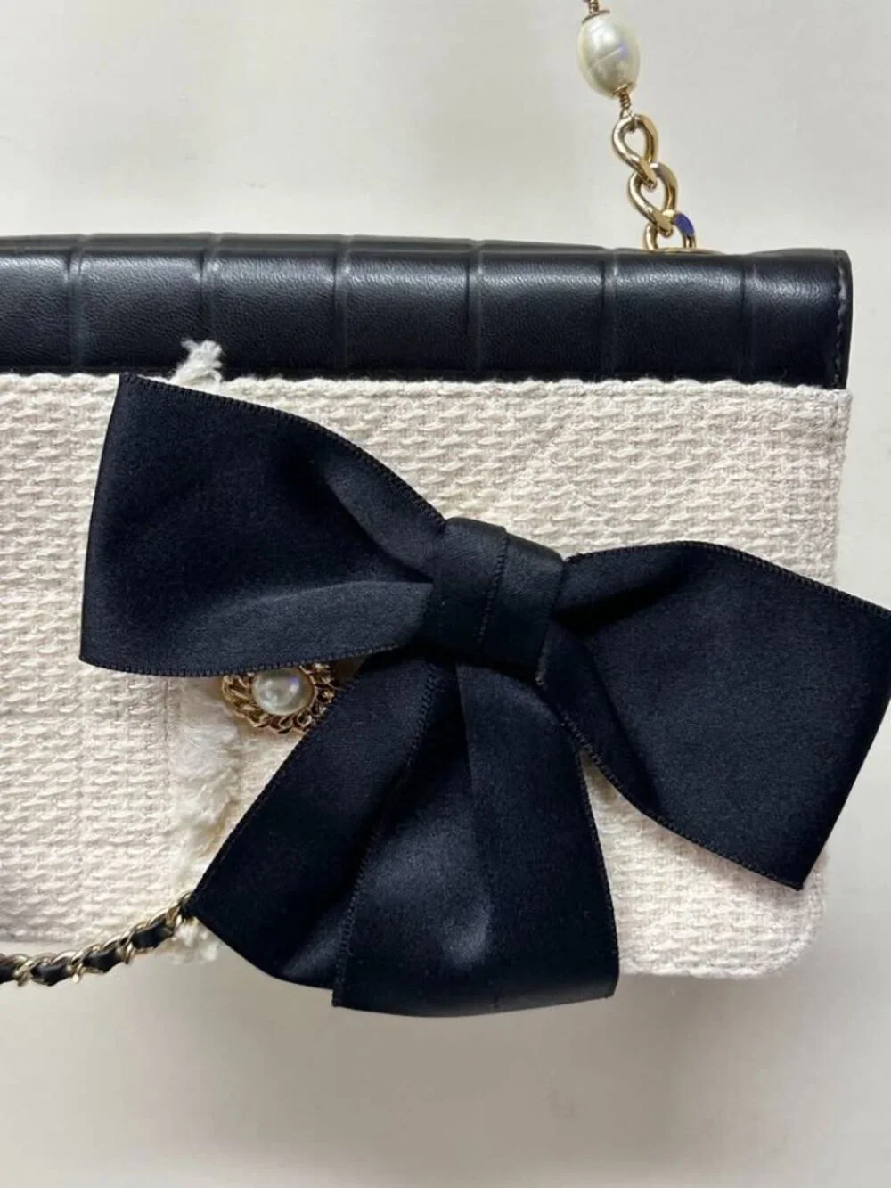 CHANEL view due minor