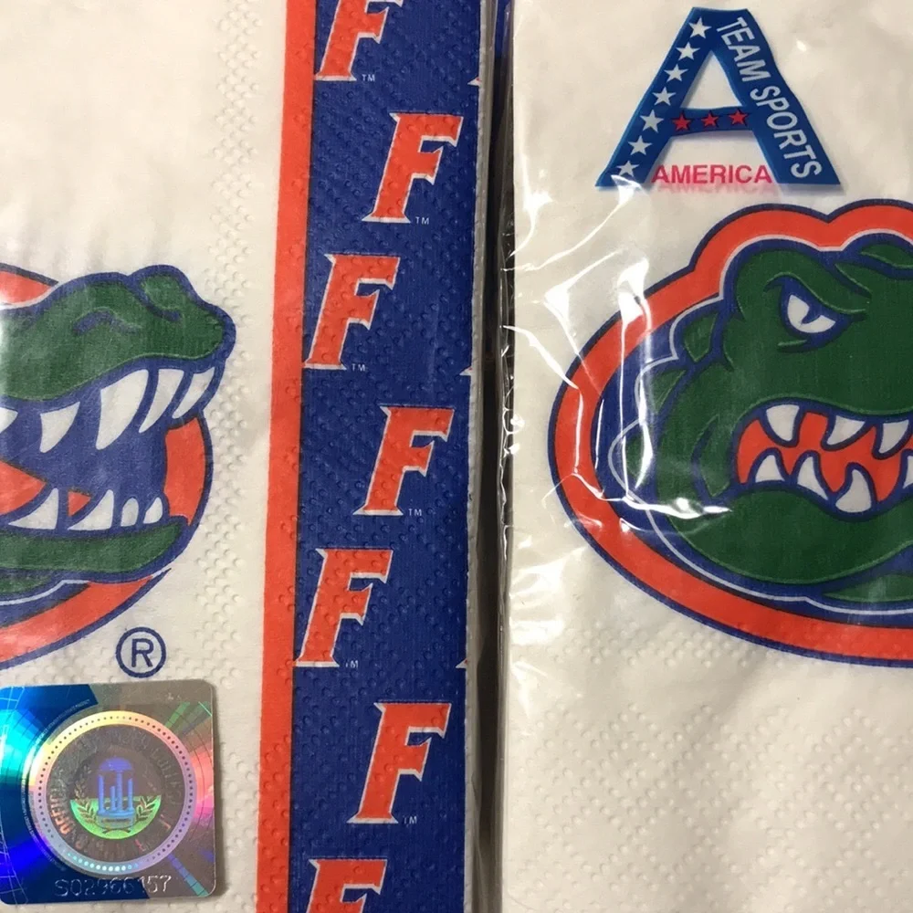 NIP Set/4 Gator Napkins