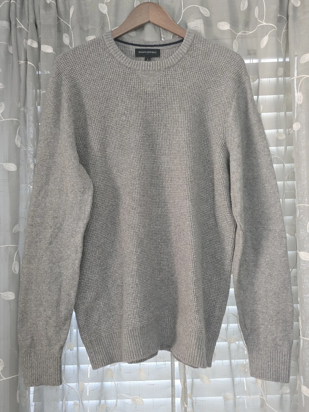 Banana Republic Men’s Light Gray Knit Crewneck Sweater