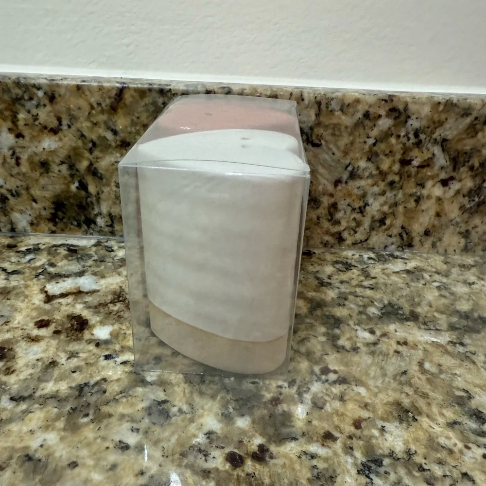 NWT 2 Heart Shaped Salt and Pepper Shaker
