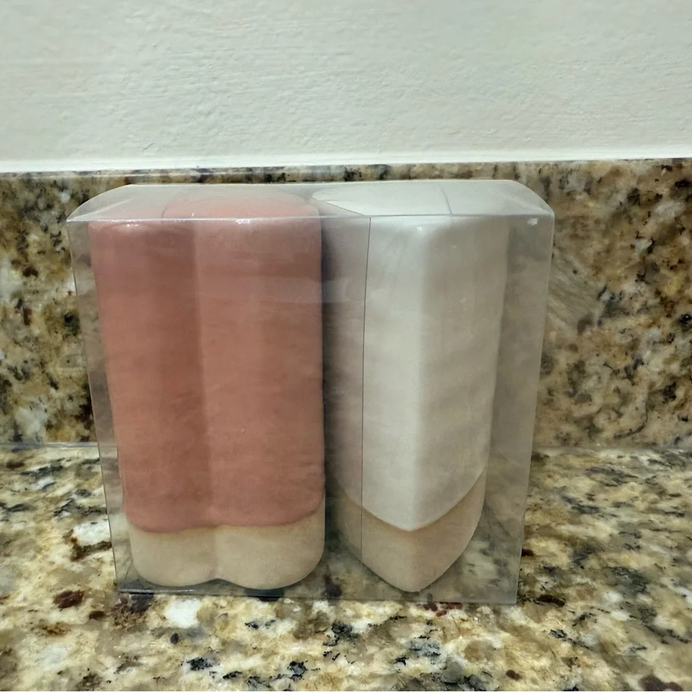 NWT 2 Heart Shaped Salt and Pepper Shaker