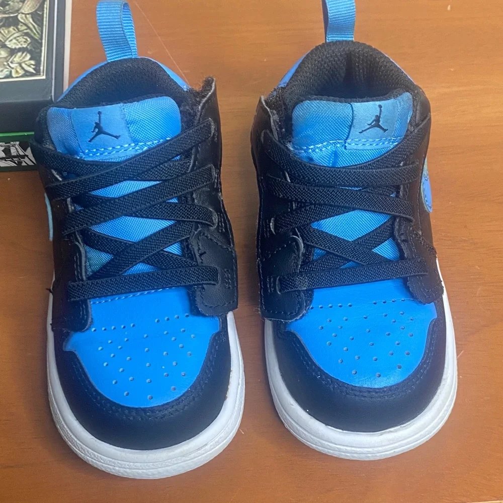 Nike toddler sneakers