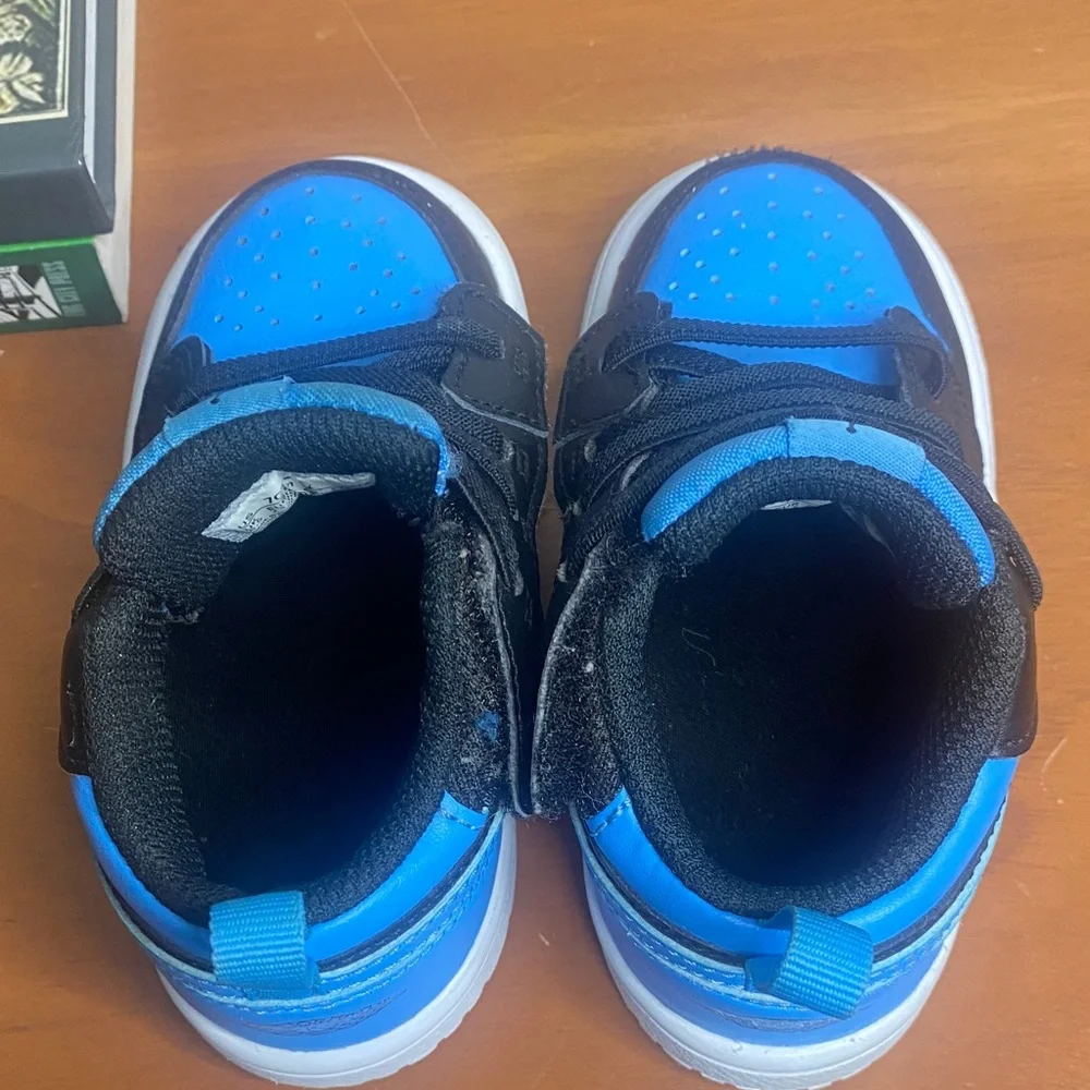 Nike toddler sneakers
