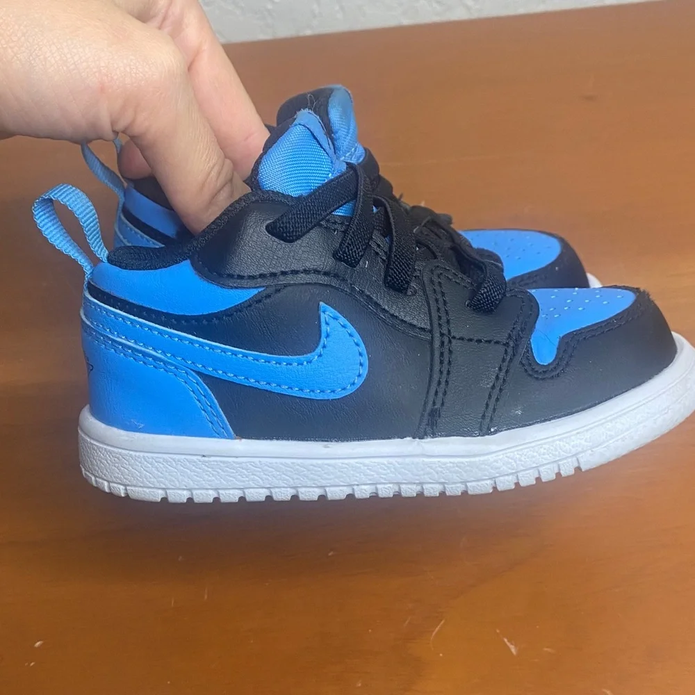 Nike toddler sneakers