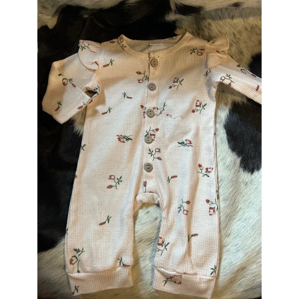 Baby Girl Clothing 33 pc Lot 0-3 Months‎ Carters Disney Elmo Sleepers Bodysuits
