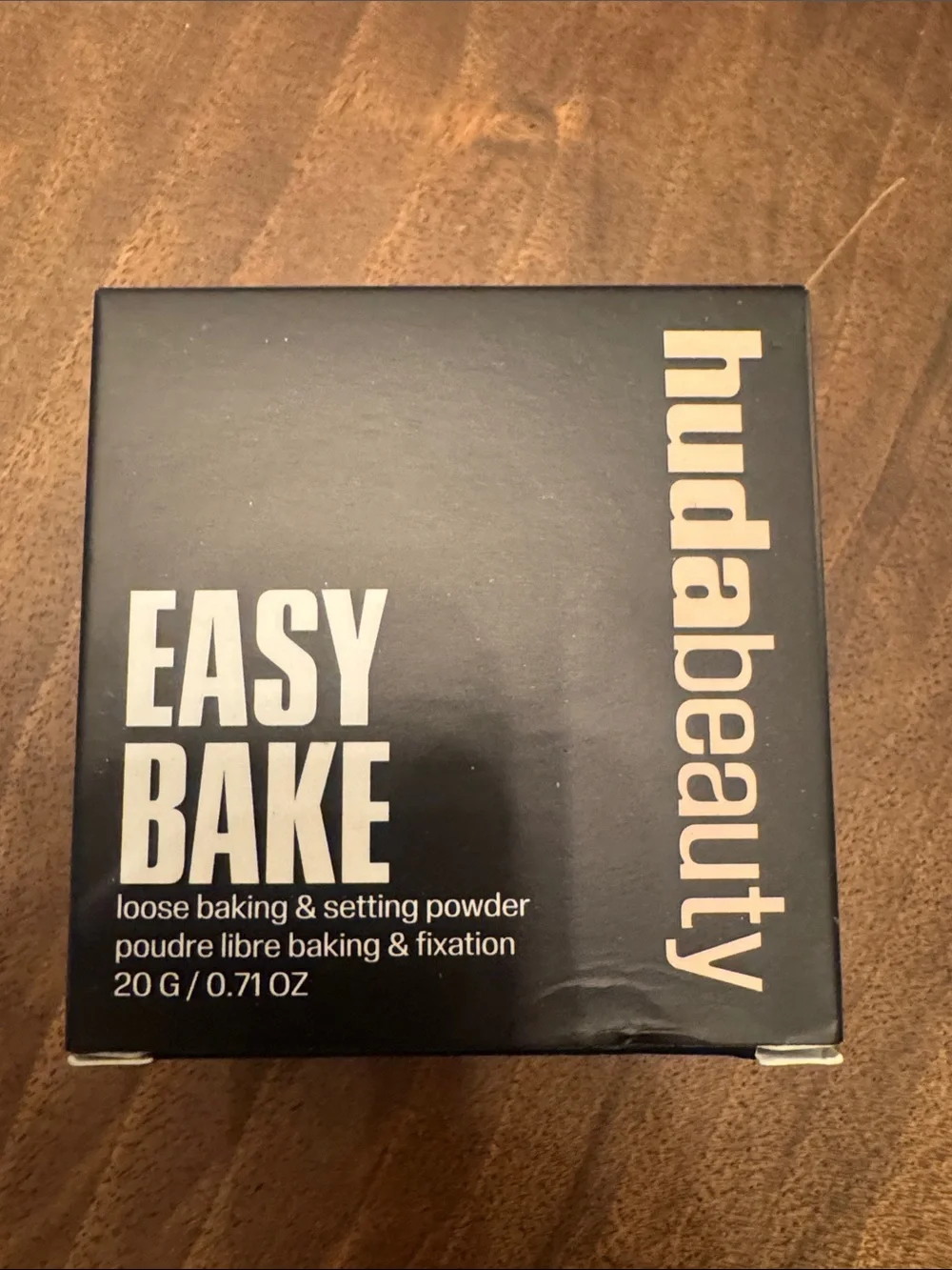 HUDA BEAUTY lightweight pressed