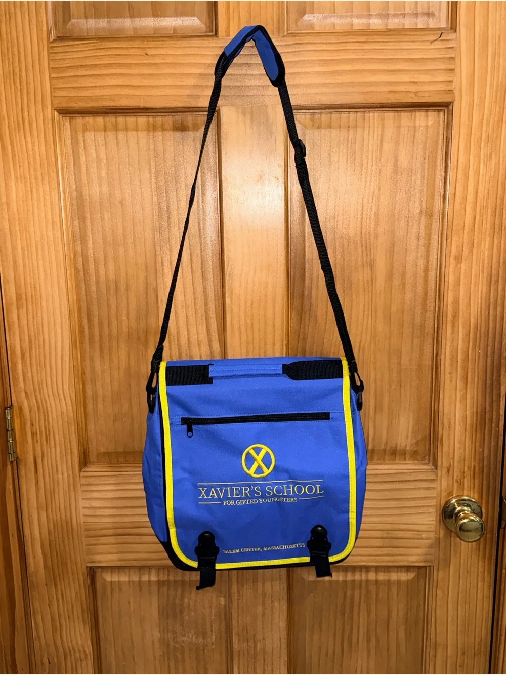Loot Crate compact messenger