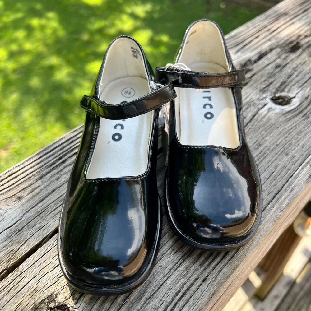 Circo Mary Jane Shoes Lyndsay 9.5 Black Patent Dressy Preppy kids