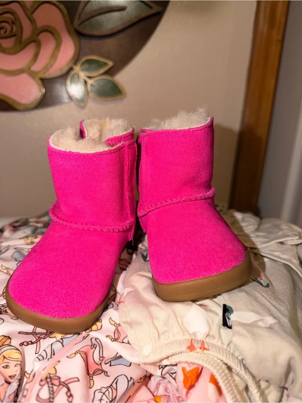 UGG vibrant pink