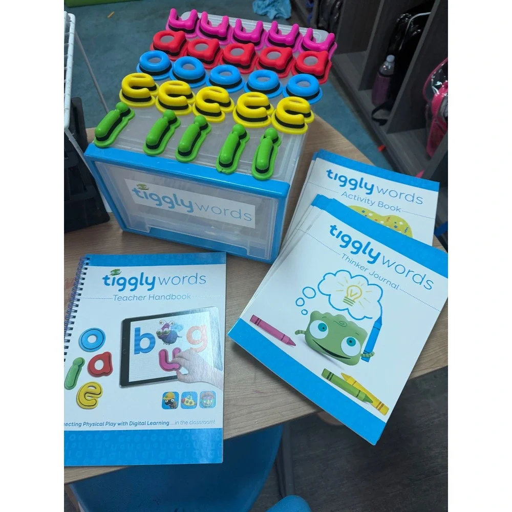 Tiggly Words Interactive Learning Set Vowels‎ Teacher Handbook Journals Case
