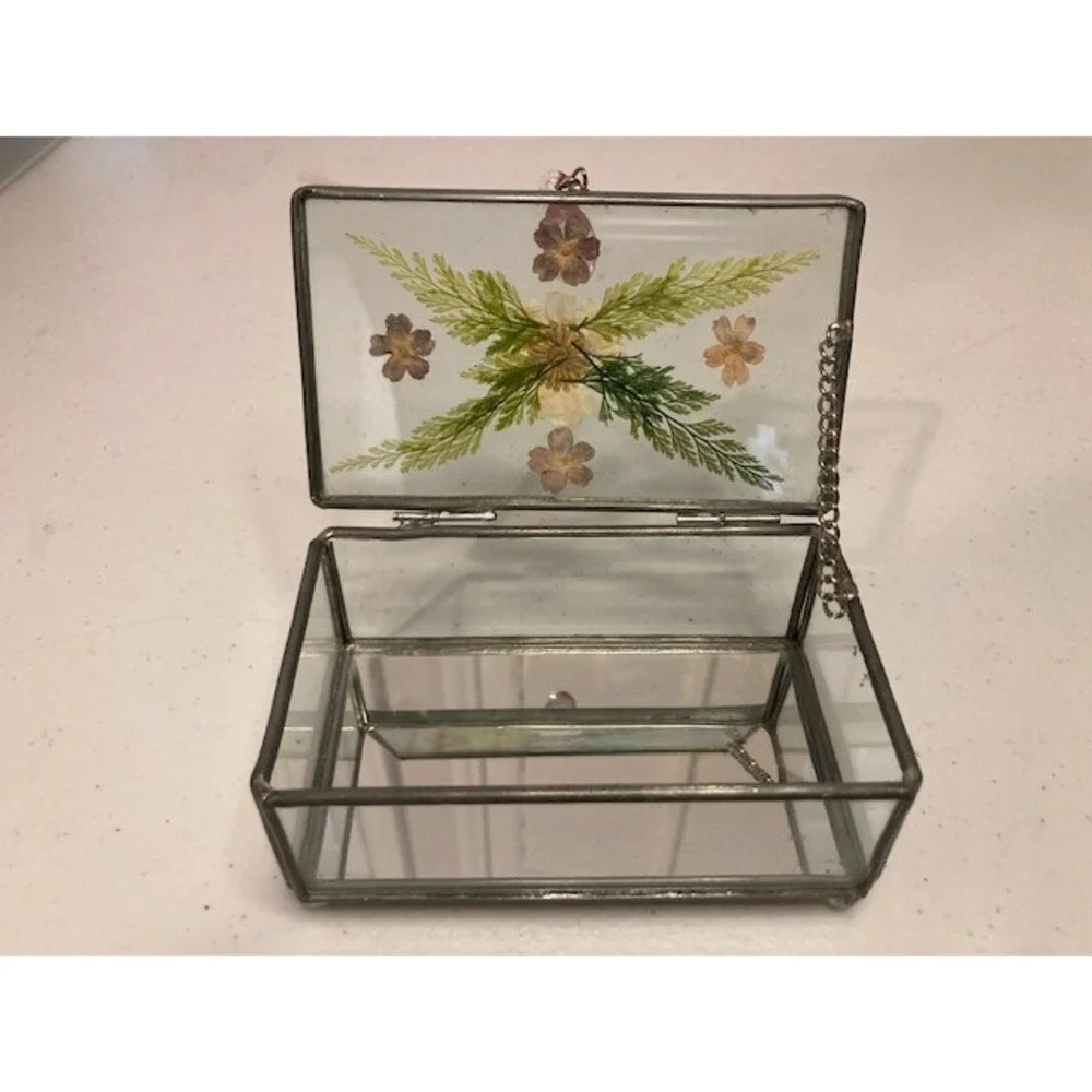 Vtg Glass Lidded Footed Box With Pressed Dried Flowers 4.5x2.75x2 Intl Silver Co