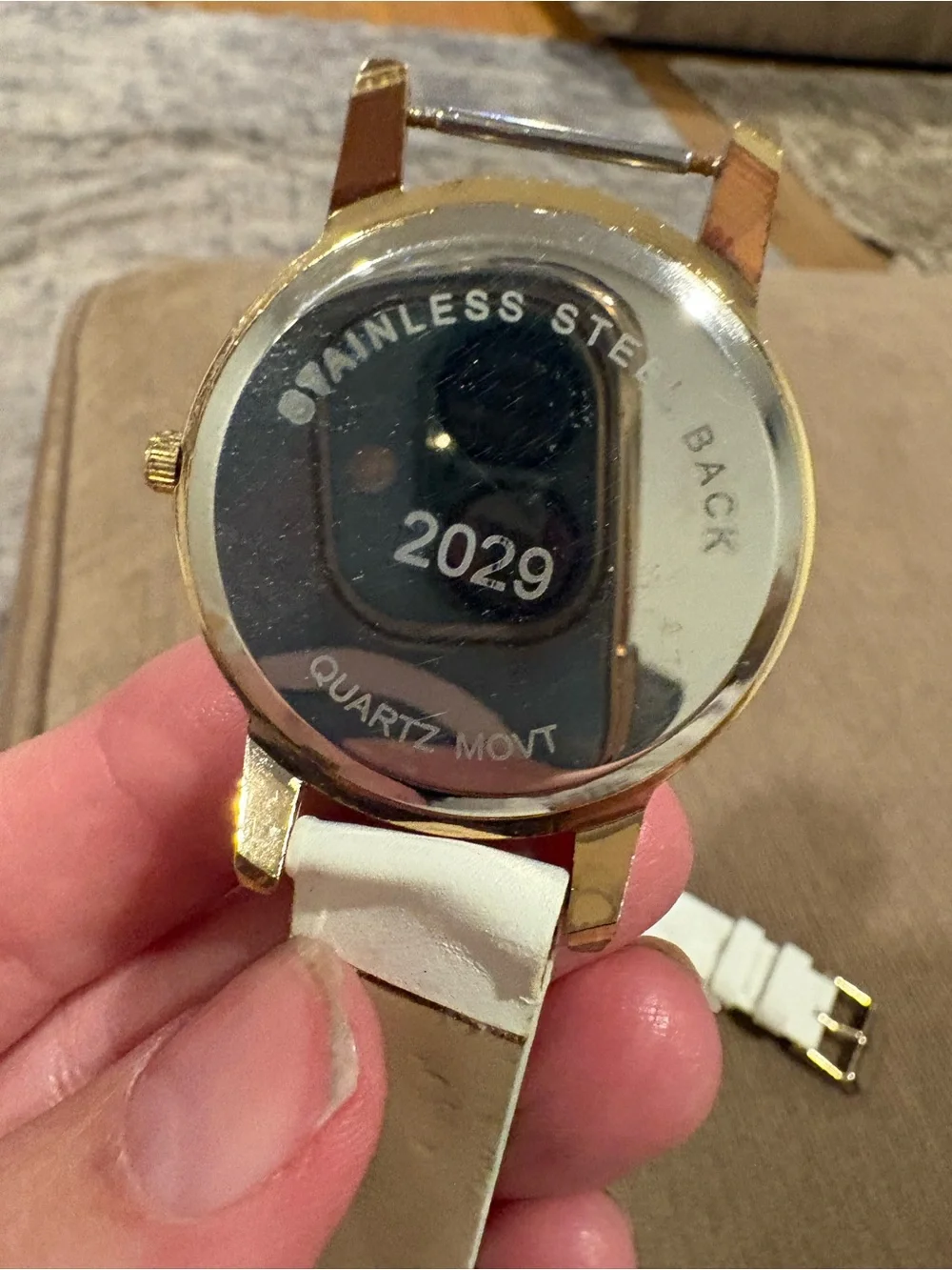 Unbranded gold tone