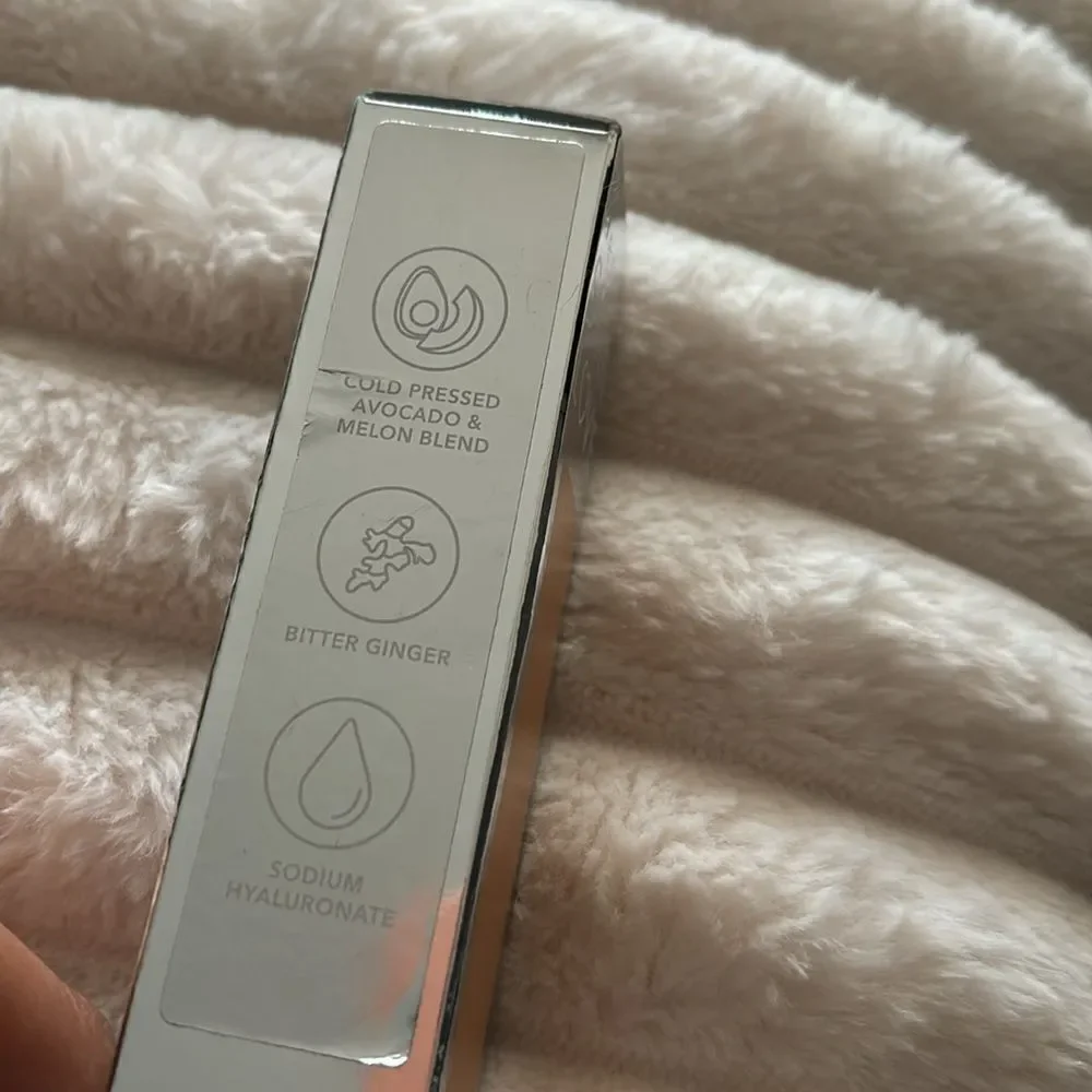 BECCA nwt skin
