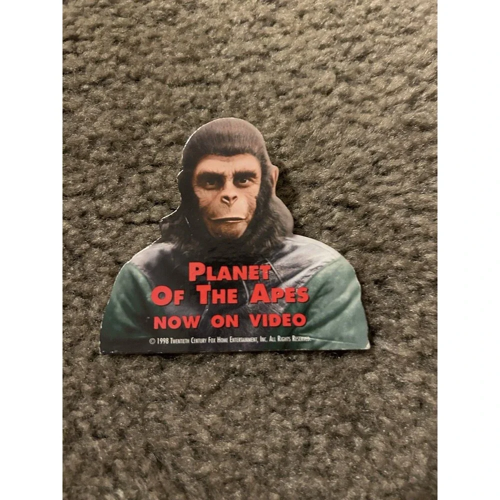 VINTAGE 1998 PLANET OF THE APES MOVIE PROMO PIN CHARLTON HESTON VHS VIDEO POTA