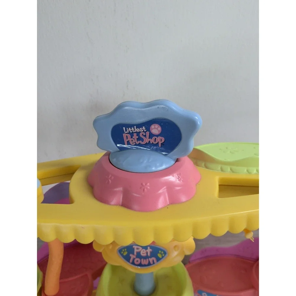 Littlest Pet Shop LPS Round N Round Pet Town Play Set Hasbro 2006