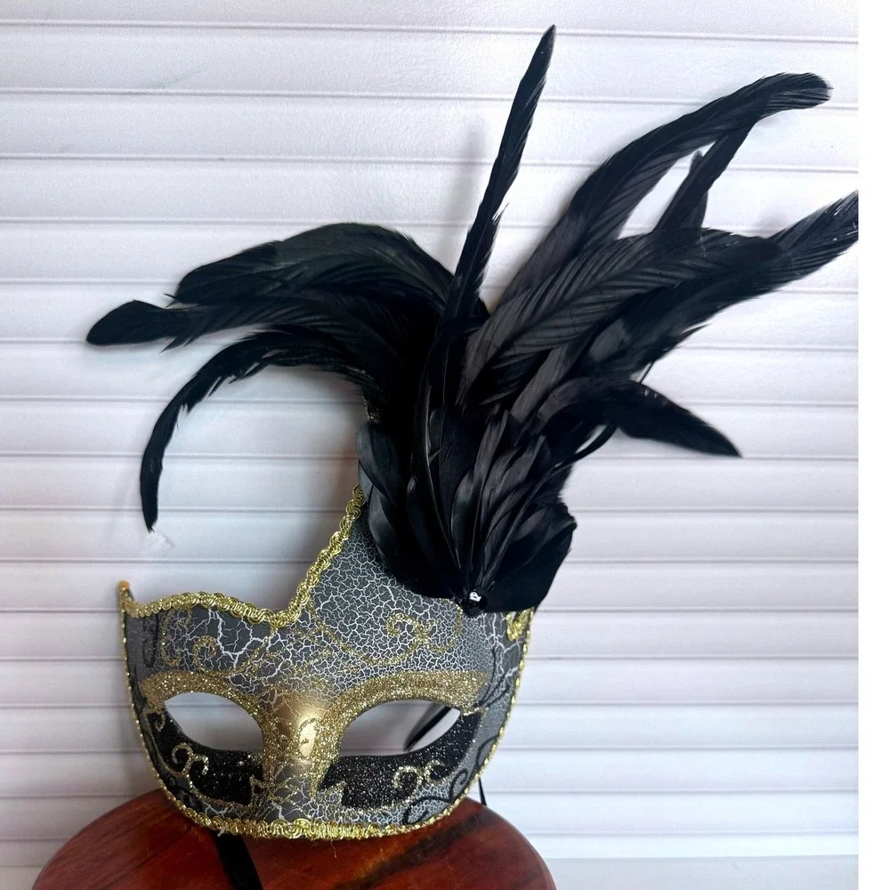 Black Gold Mardi Gras Masquerade Mask Feather Venetian‎ Style Costume Mask