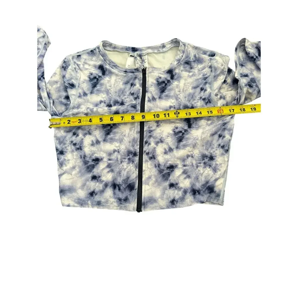 Gap crop top features a blue and white tie-dye pattern front zipper size XL