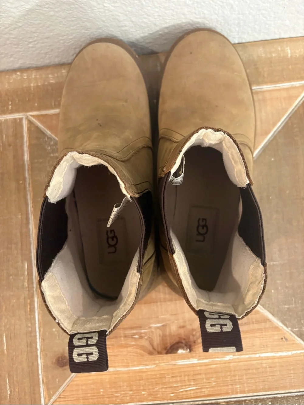 Ugg Kids Bolden Chelsea Weather Boots Size 4 Youth Waterproof Chestnut Brown