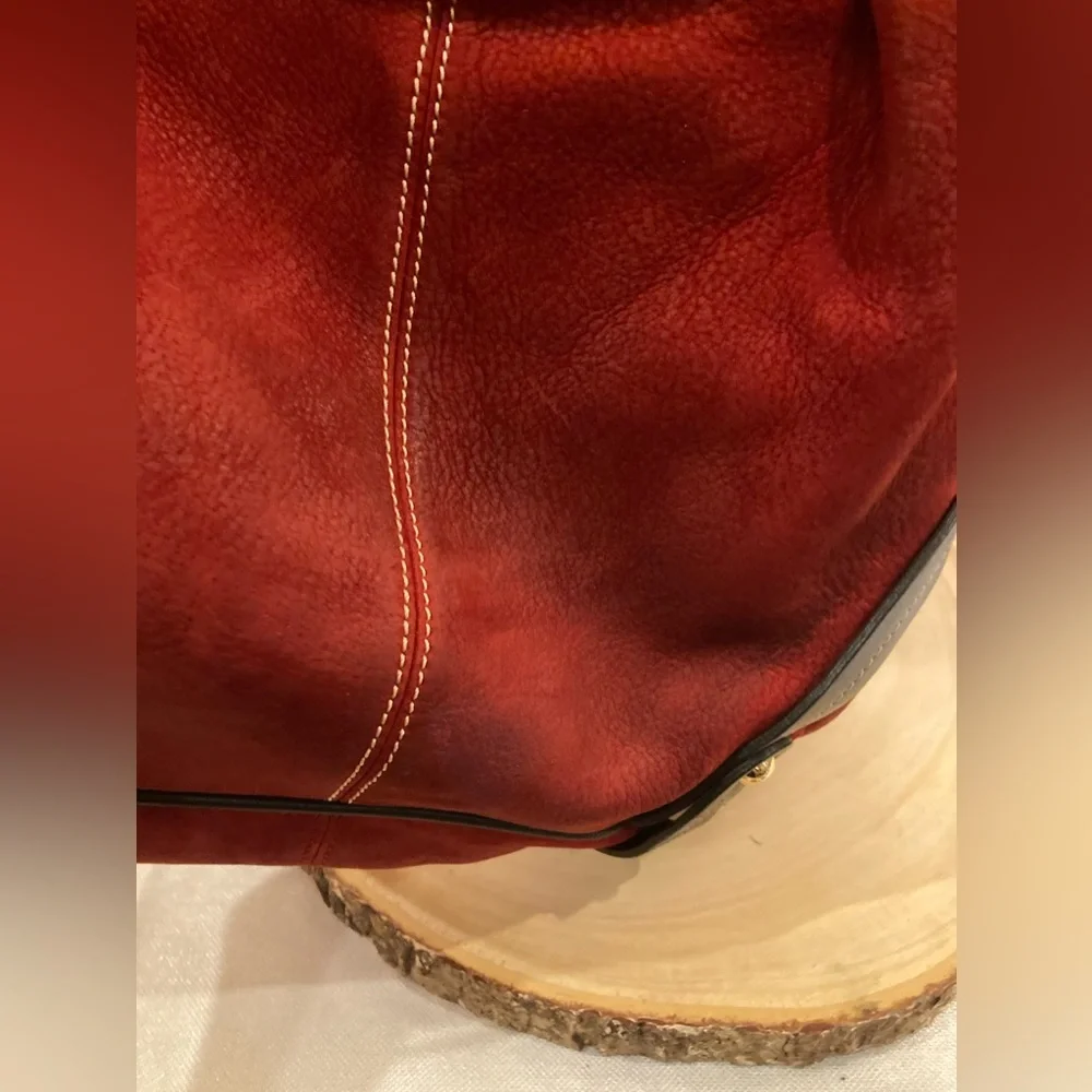 Dooney & Bourke signature handle used