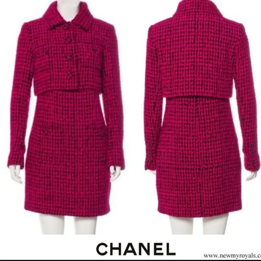 CHANEL truly fit
