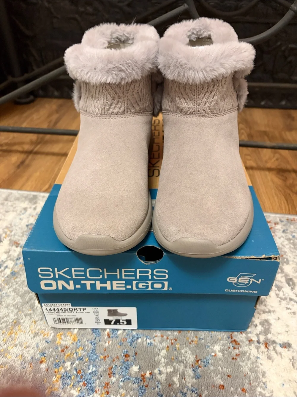 Sketcher adjustable cuff secure