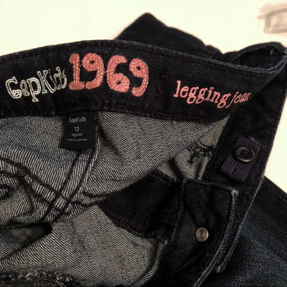 GAP hardware stains jean