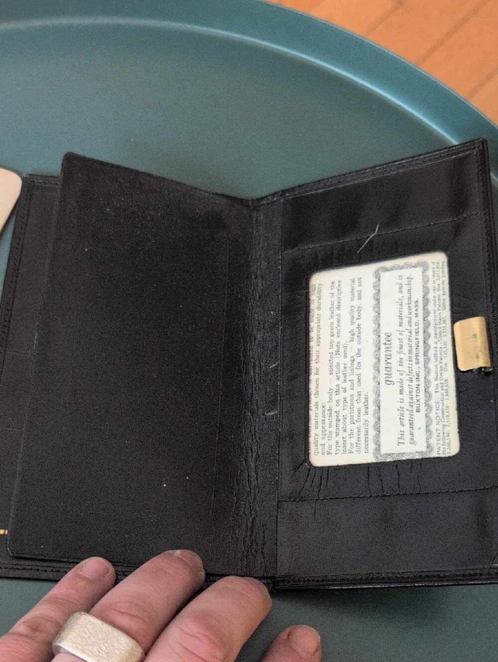 Buxton classic pocket