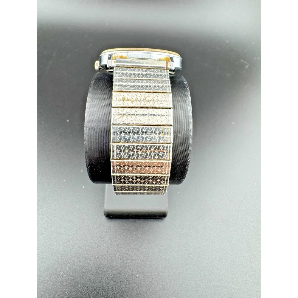 Vintage Timex Quartz Men's Watch White Dial Houndstooth