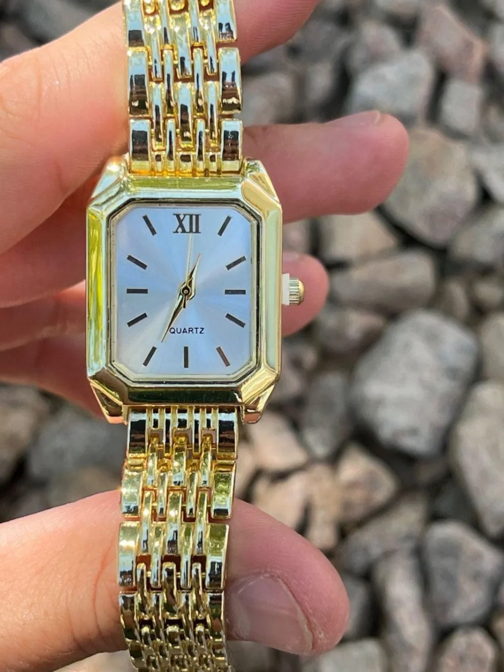 Elegant Gold-Tone Women's Quartz Bracelet Watch