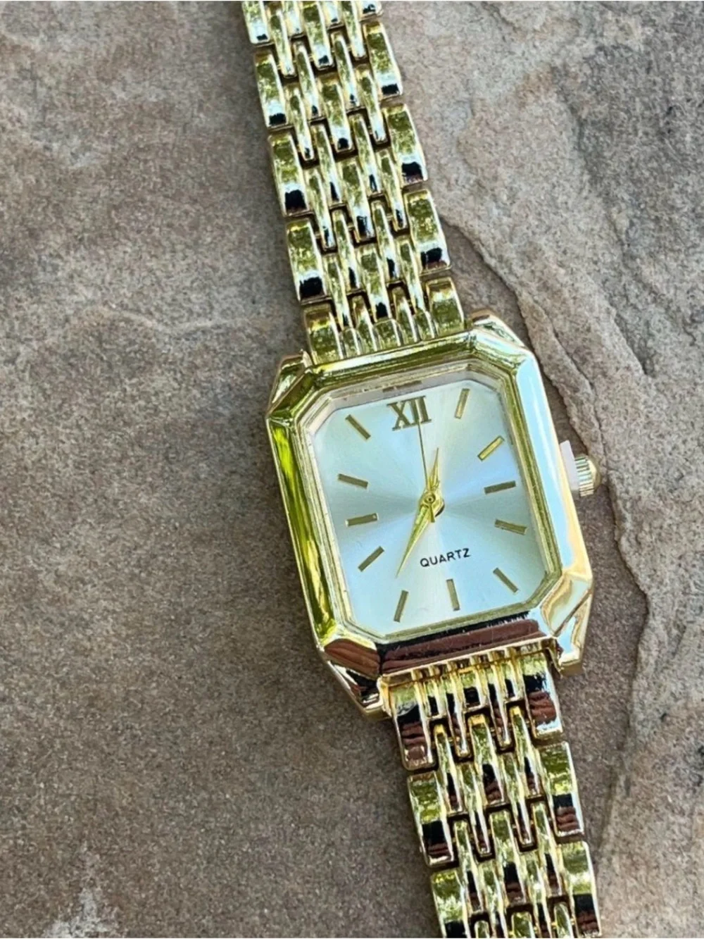 Elegant Gold-Tone Women's Quartz Bracelet Watch