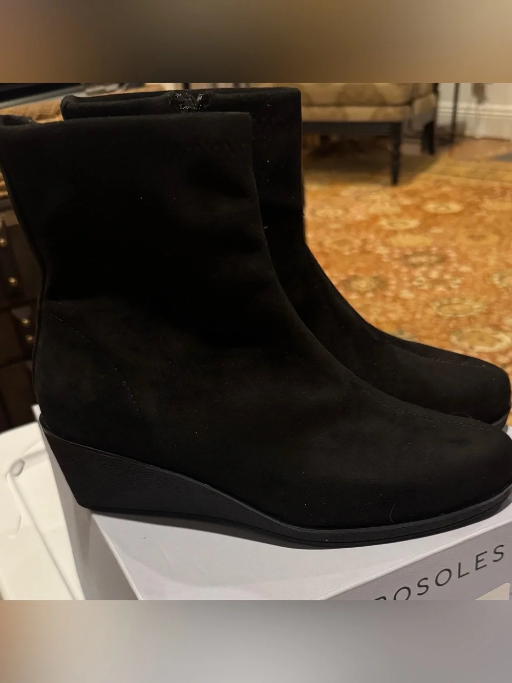 AEROSOLES streamlined black