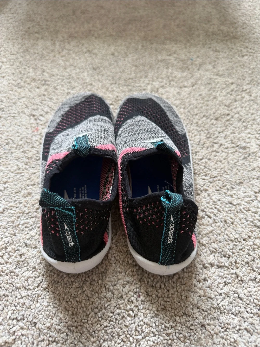 Speedo keep feet