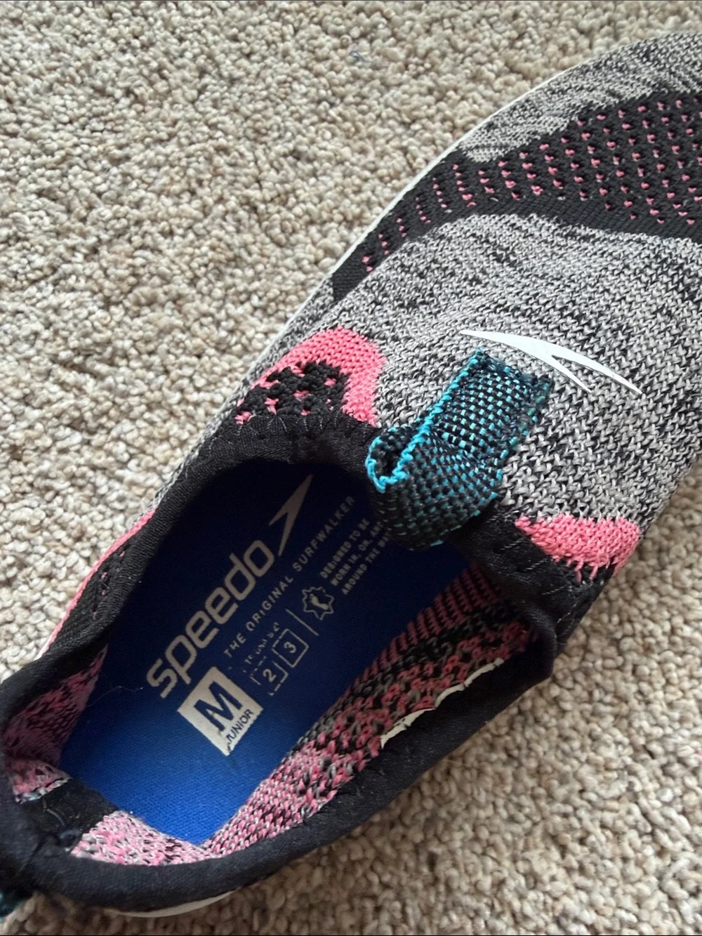 Speedo keep feet