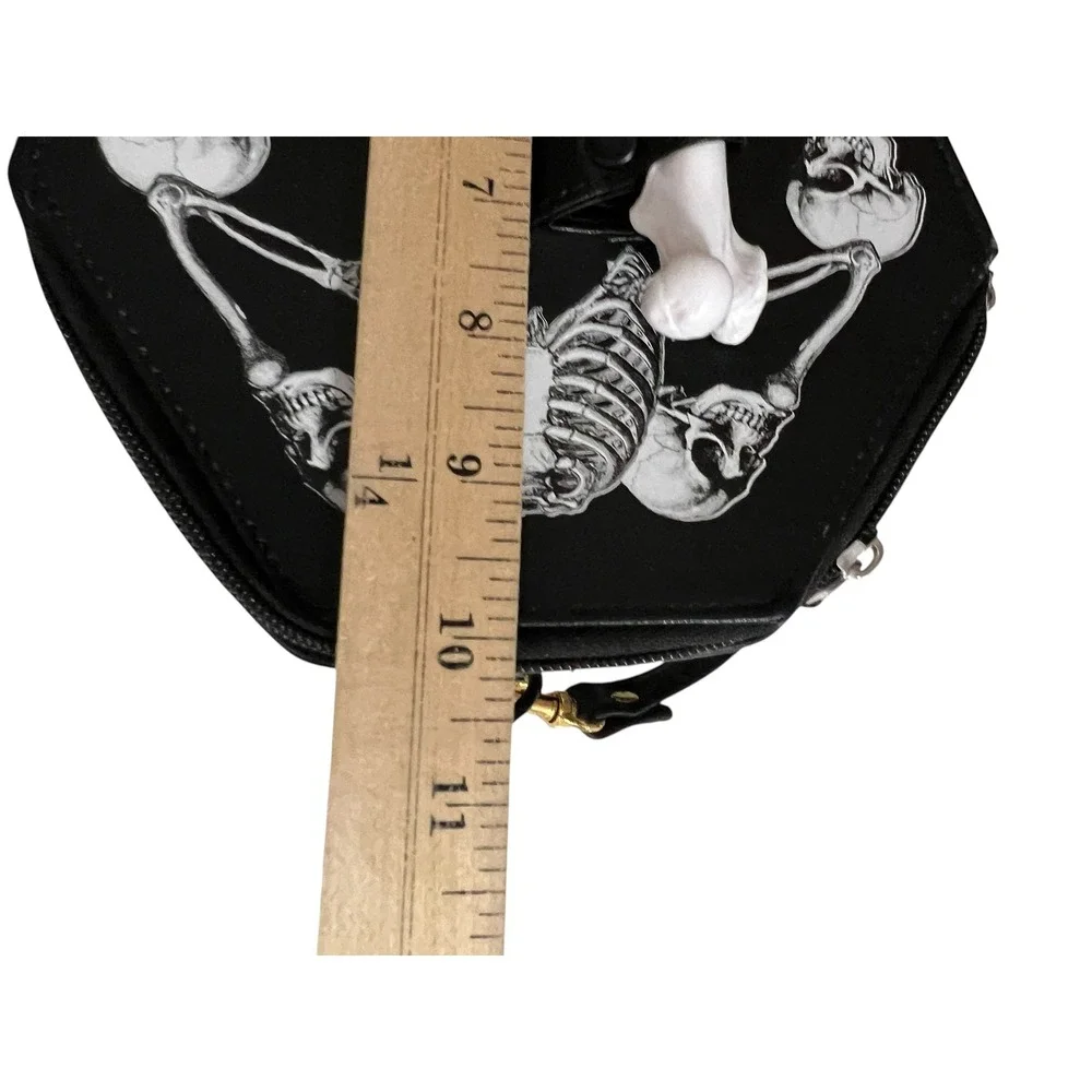 Kreepsville 666 alt white classic